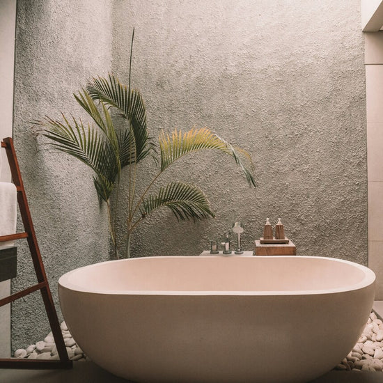 Glamour w małej łazience: jak wykorzystać ograniczoną przestrzeń do stworzenia efektu luksusu?